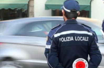 Barletta, guida ubriaco e aggredisce tre agenti: arrestato  