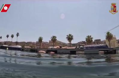 Taranto, smantellati impianti abusivi di allevamento cozze nel Mar Piccolo