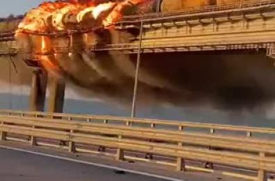 Esplode camion-bomba su ponte in Crimea, 3 morti: «Opera dei servizi ucraini»