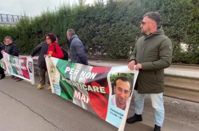 Taranto, ex Ilva: banda suona a lutto per gli operai morti sul lavoro