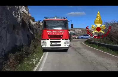 Cade e si rompe una gamba mentre fa trekking a Porto Badisco: soccorso