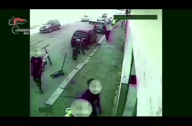 Bari, in 7 pestarono due adolescenti: denunciati, tra loro il nipote di un boss