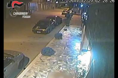 Foggia, la bomba del clan: «Quello incassa da morire, deve far campare anche a noi»