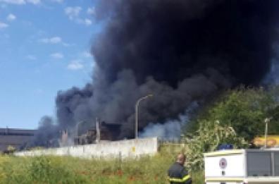 Foggia, plastica e rifiuti raccolti incendiati nei campi: 3 arresti
