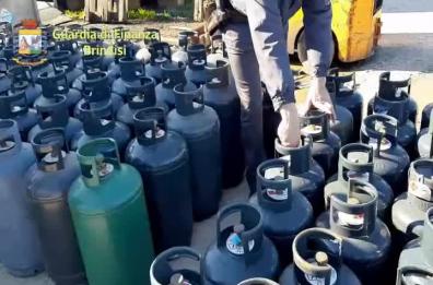 Fasano, GdF sequestra 6 quintali di GPL in bombole non sicure
