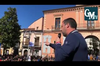 Melfi, Salvini a contestatori: «Siete 10 sfigati, partigiani si rivolterebbero nella tomba»  Video