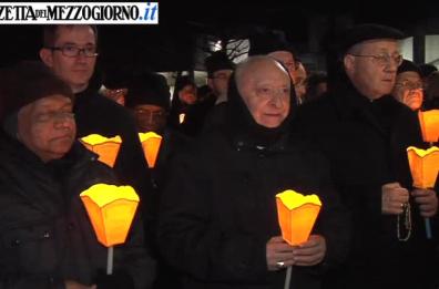 Tra devozione e preghiera: a Lourdes la fiaccolata serale