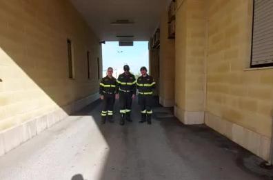 Brindisi, sirene e abbracci al comando dei Vigili del fuoco: il capo reparto Zacheo va in pensione