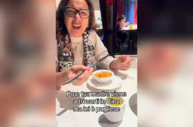 «Tua madre viene a trovarti in Cina ma è pugliese»: una barese alle prese con la cucina asiatica, il video diventa virale