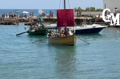 San Vito torna dal mare: Polignano celebra il suo patrono con altare galleggiante e processione solenne