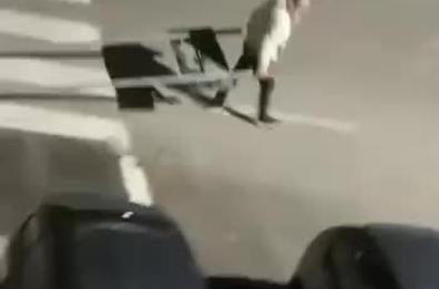 A Foggia esplode la febbre del ferro: c'è chi ruba i pali dei segnali stradali