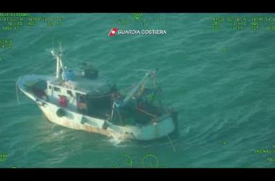 Pesca a strascico, il grande fratello inchioda 11 barche: in cella comandante di peschereccio
