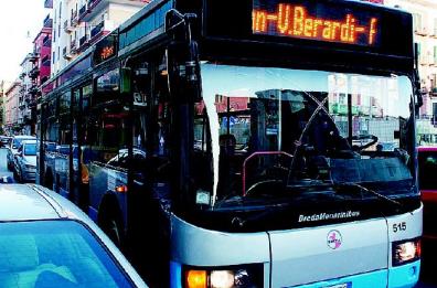 Taranto, autista bus aggredito dopo una lite stradale. La solidarietà dell'amministrazione