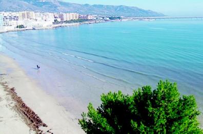 Cadavere di un uomo trovato in mare a Manfredonia, forse morto per cause naturali