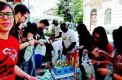 Gli spiccioli trasformati in cibo 
ma anche buoni per libri di scuola