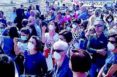 Prosegue la raccolta di firme
 contro la discarica a Tufarelle
