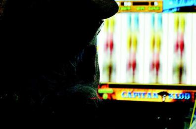 Bari, lotta aperta alla ludopatia: «Ma attenti a non bruciare tantissimi posti di lavoro»