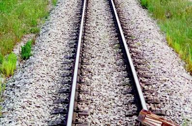 Bari, migranti del Cara attraversano i binari: 21 treni in ritardo