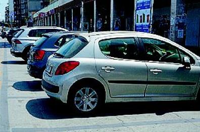 Nuova biglietteria stazione 
tolti posti auto in via Capruzzi