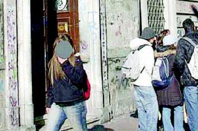 «Al liceo come in chiesa»
 Il mondo della scuola è diviso
