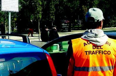 Canosa, ausiliario del traffico pestato dopo multa: 46enne in arresto