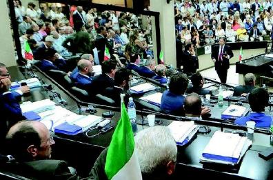Regione Puglia e vitalizi: «No al rasoio di Di Maio»