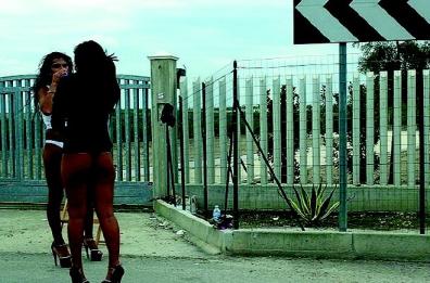Foggia, costringevano alcune donne a prostituirsi con minacce e violenze: arrestati 3 bulgari 