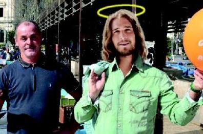 A Bari Gesù veste jeans
 tra i pescatori della «Lanza»