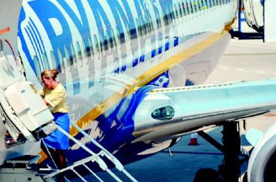 Bimbo di 9 anni si ustiona con il tè sul volo Ryanair Londra-Brindisi