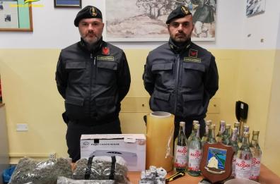 A San Nicandro un box adibito a bazar della droga: scatta un arresto