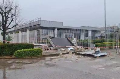 Modugno, banditi fanno esplodere bancomat: assalto nella notte alla Deutsche Bank VIDEO