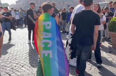Emiliano a Napoli per la Marcia per la Pace: «Una piazza piena di giovani che raccoglie le speranze di una generazione»