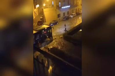 Maltempo, strade allagate e disagi per la pioggia nel Tarantino: domani ancora allerta gialla