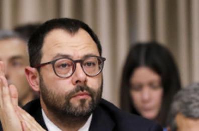 Mittal Taranto, chiusura area a caldo?  Patuanelli: «È il momento delle scelte»
Piero Pelù firma lettera per chiusura ex Ilva 