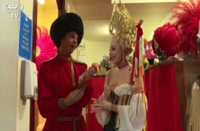 Coronavirus Covid-19, l'ultimo spettacolo al Moulin Rouge