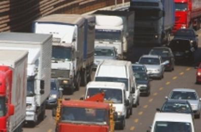 In fila sull’autostrada avanti, cioè indietro
