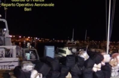 Gommone con marijuana
fermato al largo Gargano