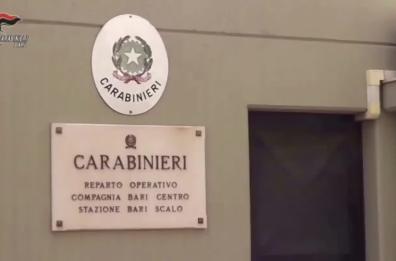 Bari, tre «spaccate» in esercizi commerciali: arrestato 24enne  