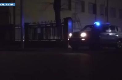 Falso Caf e 500 nulla osta truccati: smantellata rete per l’immigrazione clandestina tra Bologna, Foggia e Milano VIDEO Falso Caf e 500 nulla osta truccati: smantellata rete per l’immigrazione clandestina tra Bologna, Foggia e Milano VIDEO