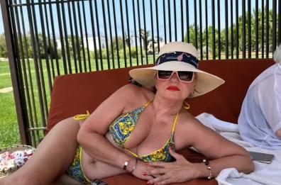 La conduttrice pugliese Monica Setta in bikini sui social. E Dagospia la chiama «Sire-Setta»