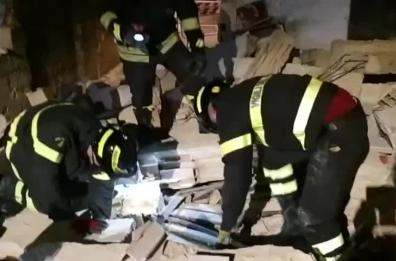Melissano, crolla solaio di un deposito: nessuno all'interno, tragedia sfiorata
