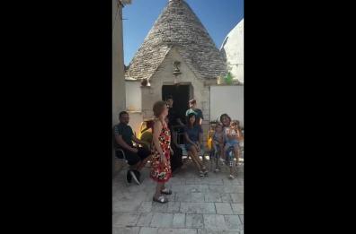 Beppe Convertini nel cast di Ballando con le stelle: in Valle d'Itria l'annuncio alla mamma in un video