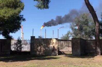 Fuoco e fumo dalla Raffineria di Taranto, il video