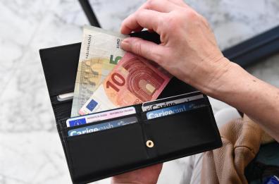 Natale a botta di rincari: la tredicesima non è mai stata così leggera