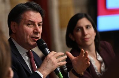 Primarie, sfilata di big a Bari: da Conte alla Schlein ma senza campo largo