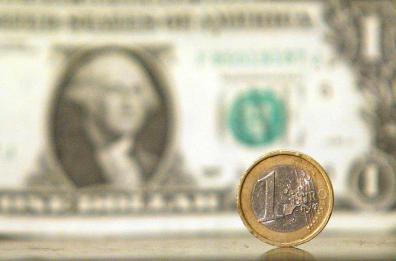 L'euro è in calo a 1,1648 dollari