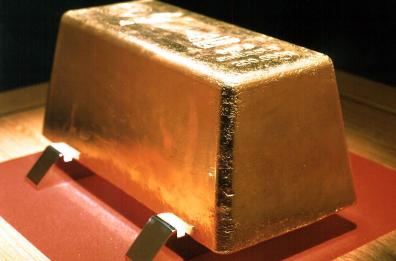 Oro vola con i dazi di Trump, sale a nuovo record