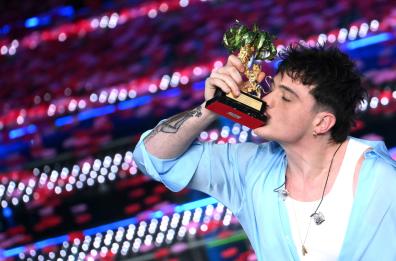 Hit Parade, torna in vetta Olly con Tutta Vita