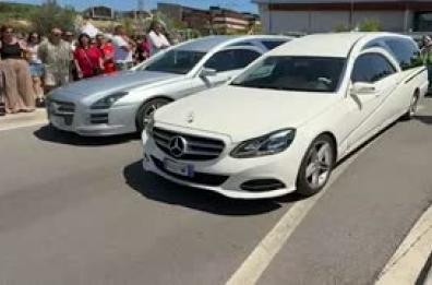 A Terranuova Bracciolini l'ultimo saluto ai due volontari morti in A1
