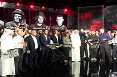 I giornalisti di Al Jazeera protestano dopo l'uccisione dei colleghi in un attacco israeliano